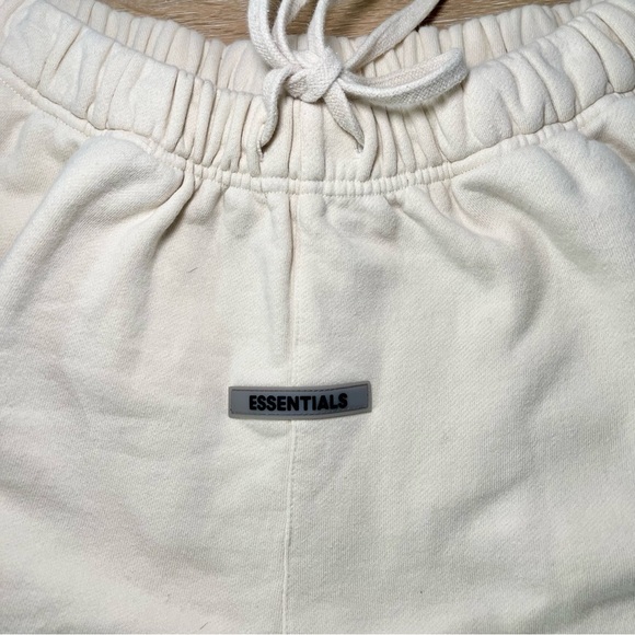 Fear Of God•Essentials Sweat Shorts•Cream•Size X-Large - Picture 4 of 11